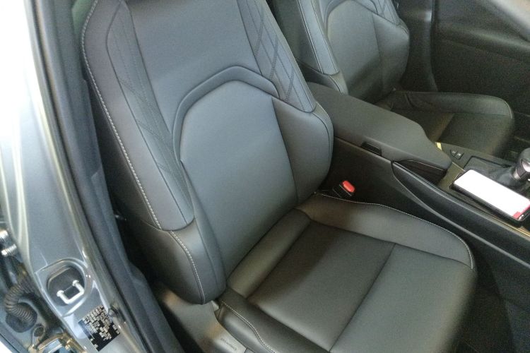 雷克萨斯UX 2022款 260h 探·趣版局部细节41