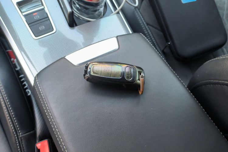 奥迪A6L 2019款 45 TFSI 臻选动感型中控内饰7001