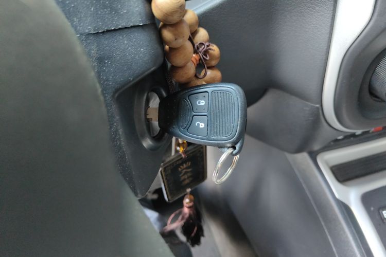 Jeep 指南者(进口) 2013款 2.0L 两驱豪华版中控内饰11