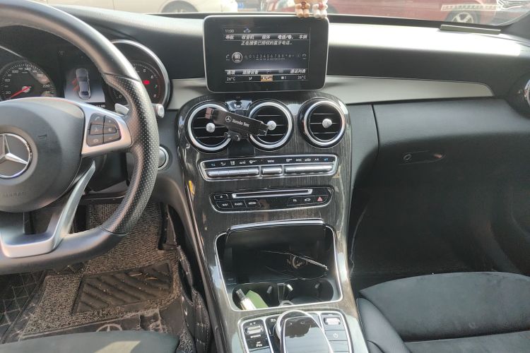 奔驰C级 2018款 C 200 运动版局部细节16