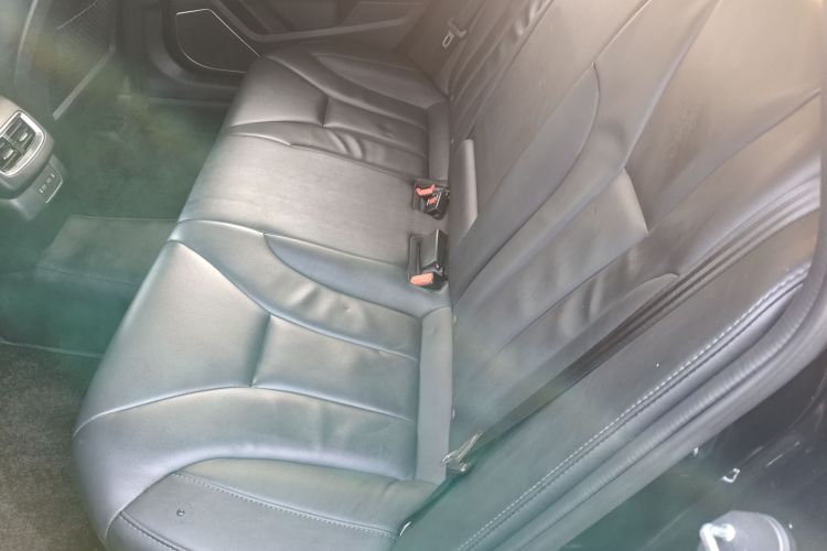 红旗H5 2022款 经典款 1.5T DCT旗悦版中控内饰7004