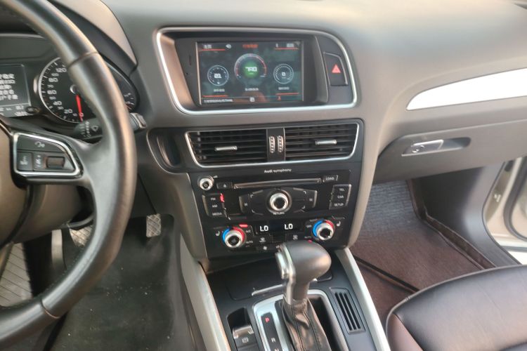 奥迪Q5 2017款 Plus 40 TFSI 技术型中控内饰16