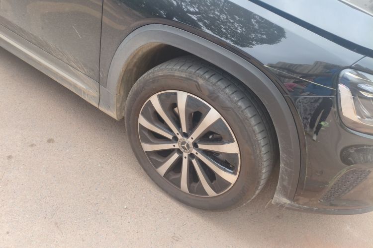 奔驰GLB 2024款 改款 GLB 220 时尚型车身外观10