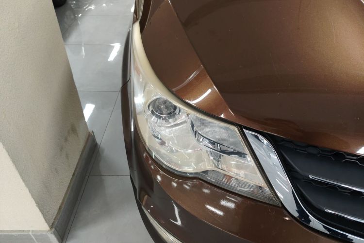 宝骏730 2014款 1.5L 手动豪华型 7座车身外观8