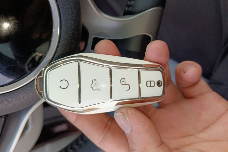 比亚迪 海豚 2023款 420km 时尚版中控内饰7001