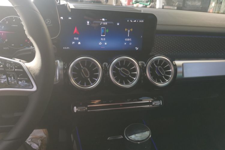 奔驰GLB 2025款 GLB 220 动感型中控内饰16