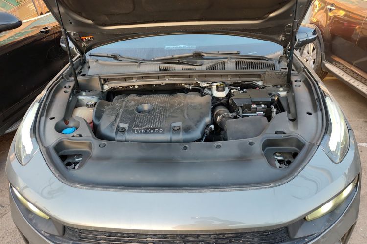 领克03 2022款 2.0TD DCT劲Pro机舱底盘24