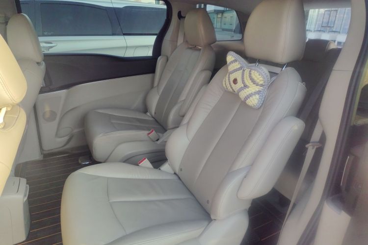 别克GL8 2017款 25S 豪华型 国V中控内饰21