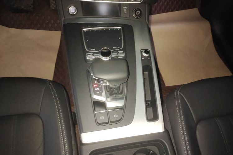 奥迪Q5L 2020款 改款 40 TFSI 荣享时尚型中控内饰18