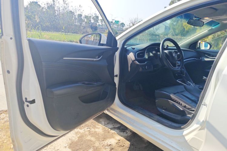 别克 英朗 2015款 18T 双离合豪华型中控内饰20