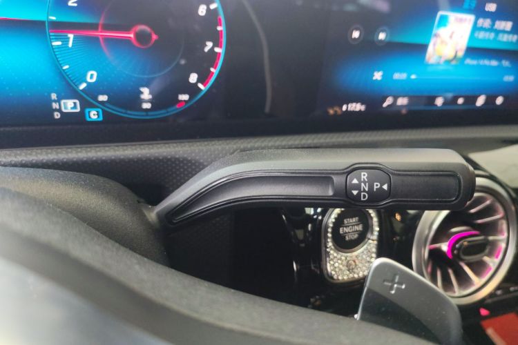 奔驰A级 2021款 A 200 L 运动轿车时尚型局部细节18