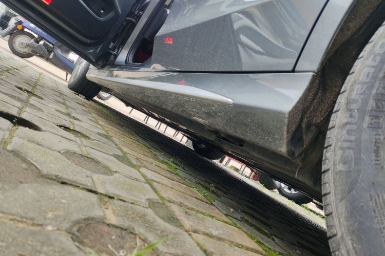 奔驰C级 2018款 C 200 L 运动版局部细节9002