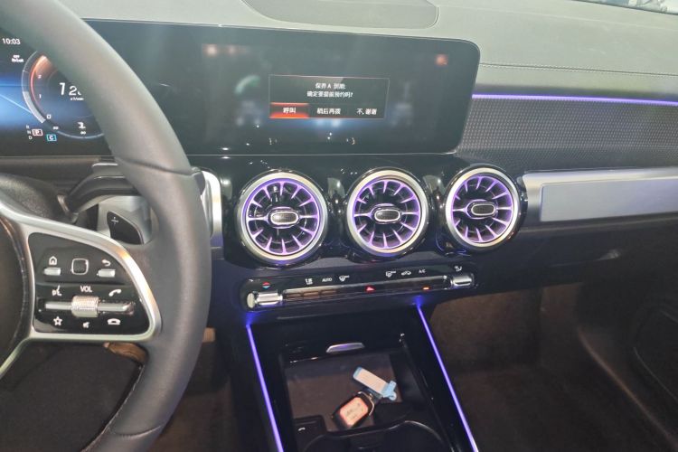 奔驰GLB 2023款 GLB 220 动感型中控内饰16