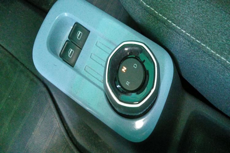 吉利银河 2024款 改款 熊猫mini 200km 龙腾版中控内饰18