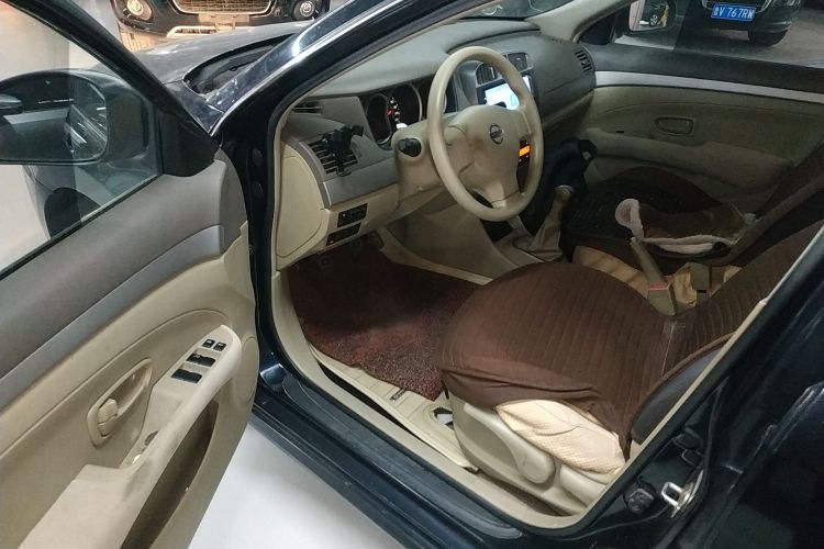 日产 轩逸 2012款 经典 1.6XE 手动舒适版中控内饰20