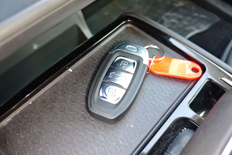 红旗E-QM5 2023款 改款 基础出行版中控内饰11