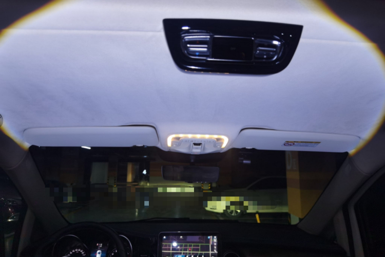 奔驰V级 2021款 V 260 L 长轴距豪华版中控内饰22