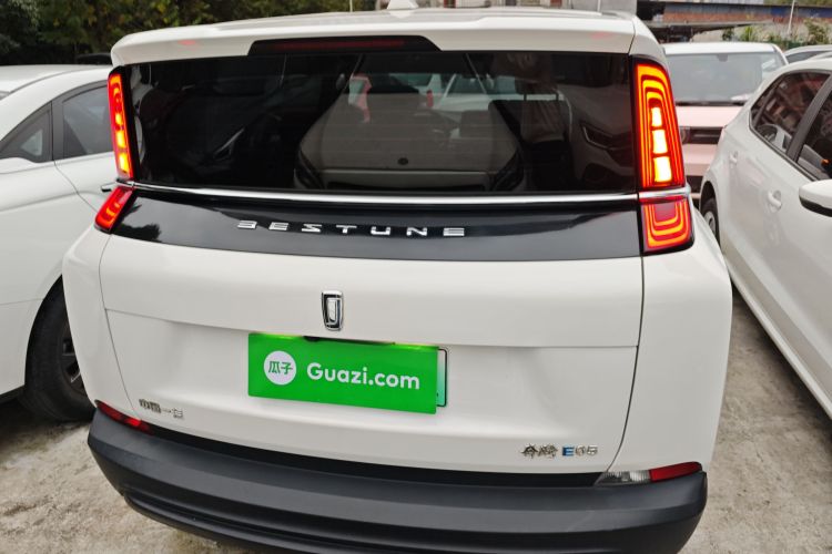 奔腾NAT 2023款 PRO 舒享出行加长版 425km车身外观6