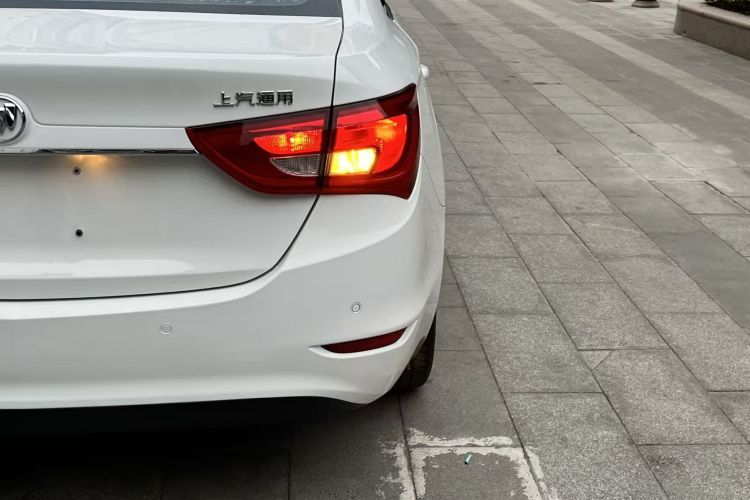 别克 英朗 2017款 15N 自动精英型车身外观9