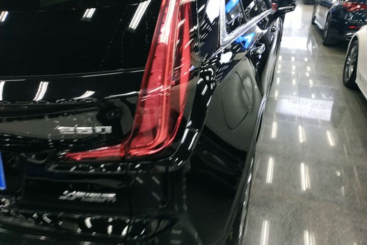 凯迪拉克XT4 2021款 28T 两驱技术型车身外观9