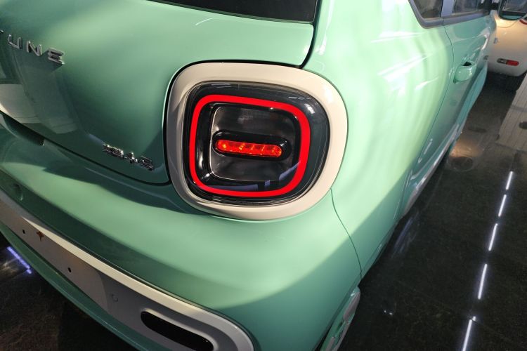 奔腾小马 2026款 222km 炫彩马车身外观6006