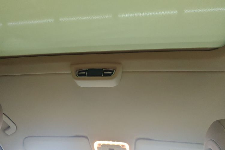 奔驰V级 2018款 V 260 领航版 国VI局部细节22