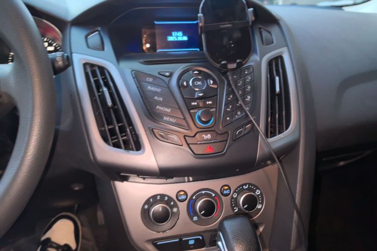 福特 福克斯 2012款 两厢 1.6L 自动舒适型局部细节16