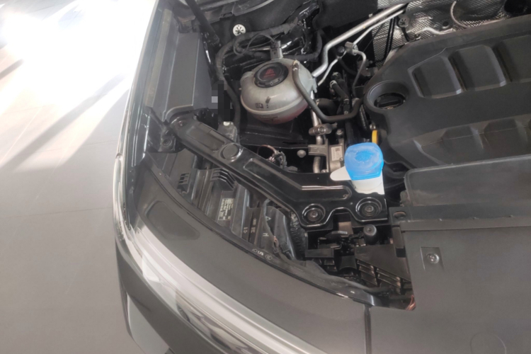 奥迪Q6 2024款 45 TFSI quattro 齐云型 羽林套装 6座机舱底盘25