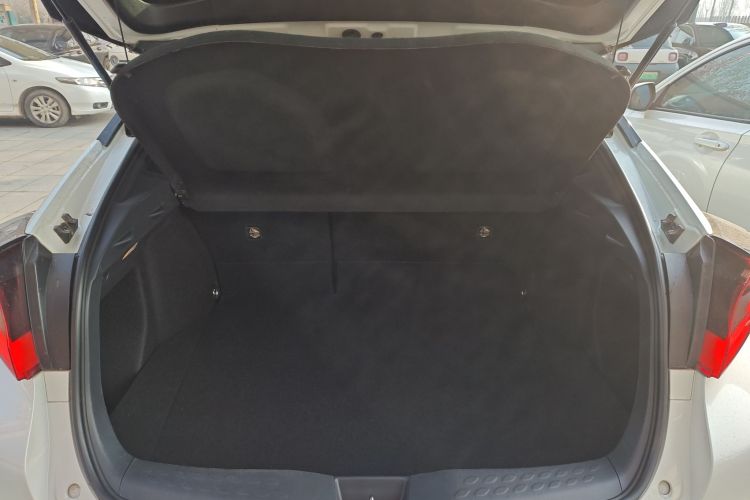 丰田C-HR 2021款 2.0L 豪华版机舱底盘23