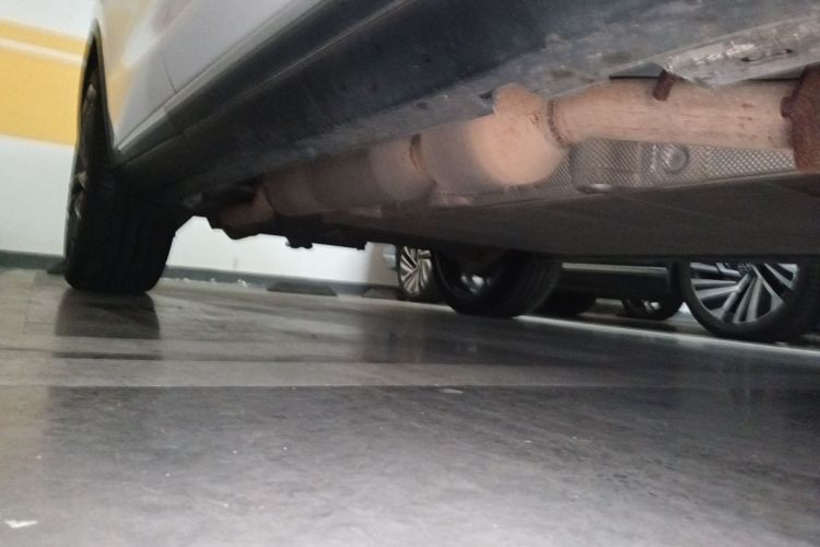 比亚迪 唐新能源 2018款 DM 2.0T 全时四驱智联创享型 7座 国V局部细节9001