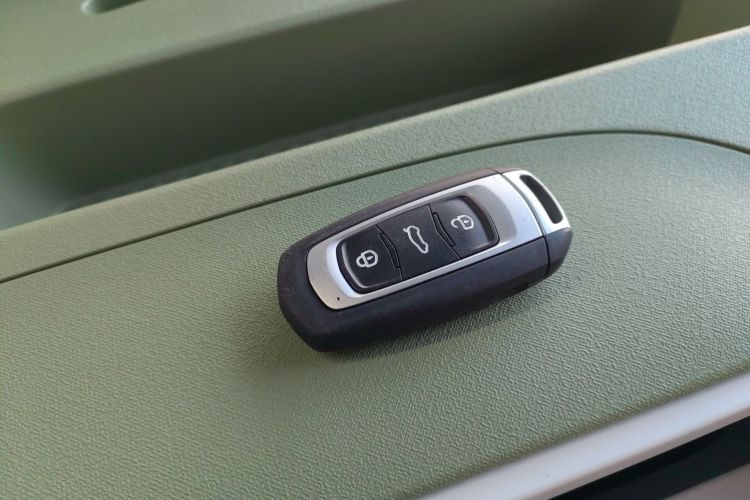 吉利银河 2025款 210km 熊猫骑士中控内饰11