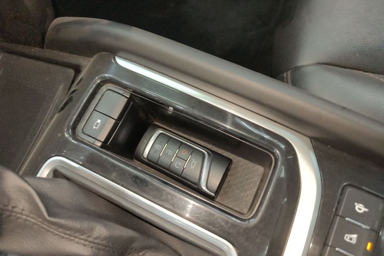 广汽传祺 传祺GS7 2017款 320T 两驱豪华智联型中控内饰7001