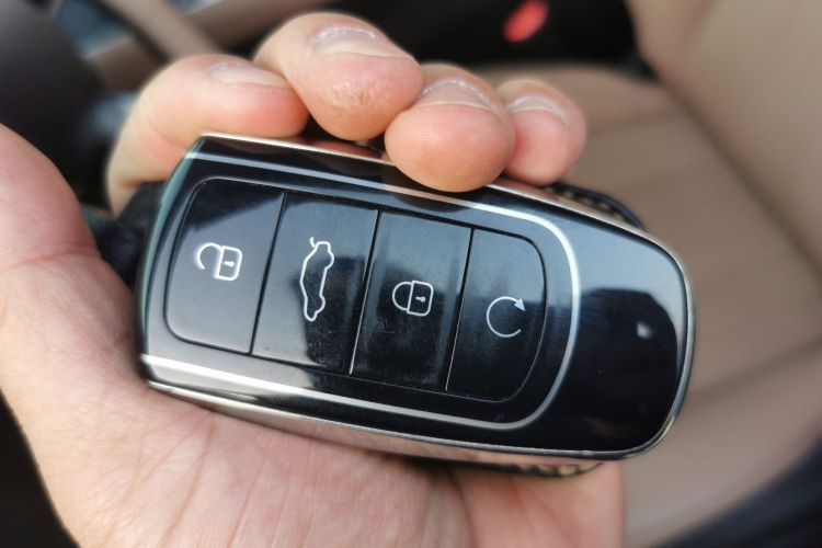 奇瑞 瑞虎8 L 2024款 2.0T 两驱豪华版 5座中控内饰7001