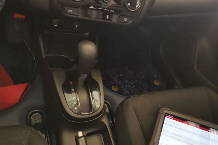 本田 飞度 2020款 1.5L CVT舒适版中控内饰18