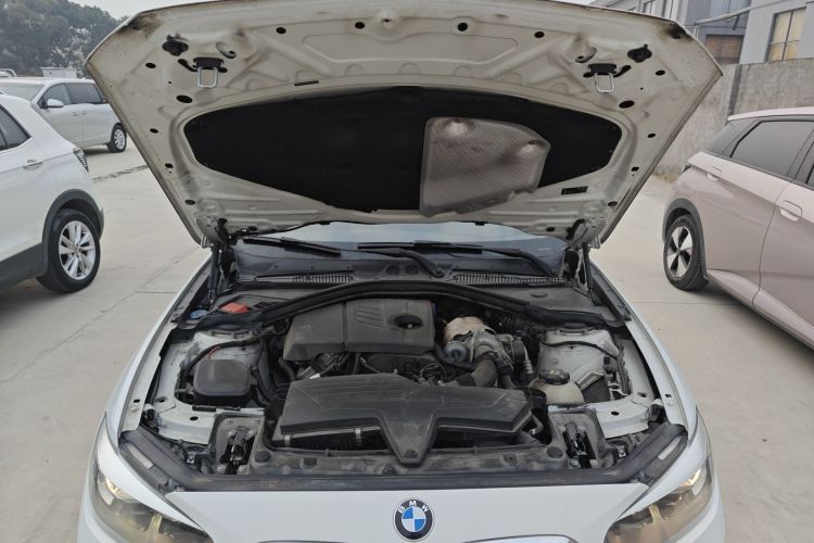 宝马1系(进口) 2015款 120i 领先型机舱底盘24