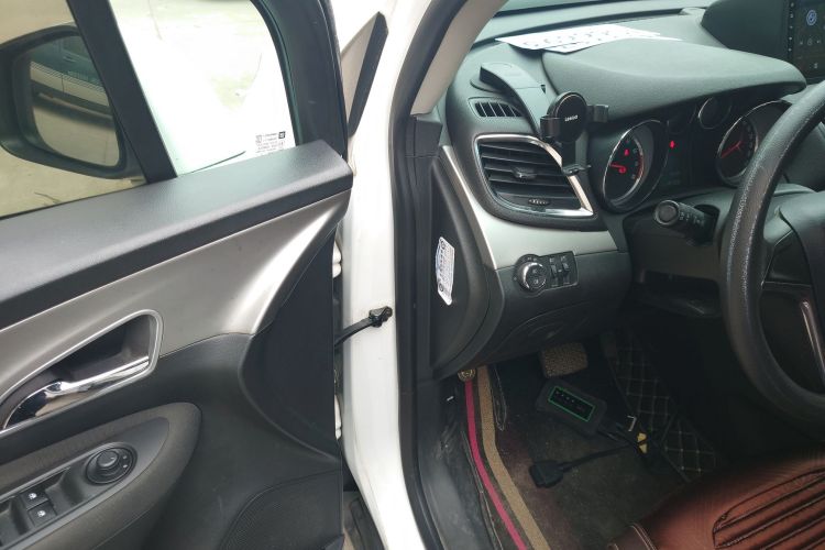 别克 昂科拉 2015款 1.4T 自动两驱都市精英型中控内饰20