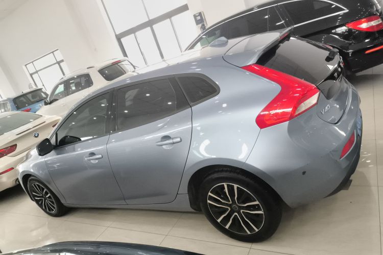 沃尔沃V40 2019款 T3 智逸版车身外观4