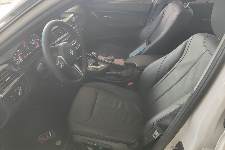 宝马3系 2015款 320Li 超悦版豪华设计套装中控内饰19