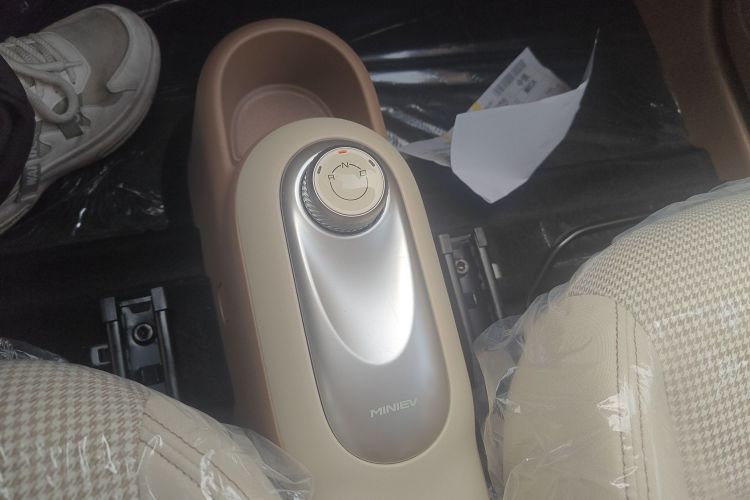 五菱汽车 宏光MINIEV 2025款 四门版 进阶款中控内饰18