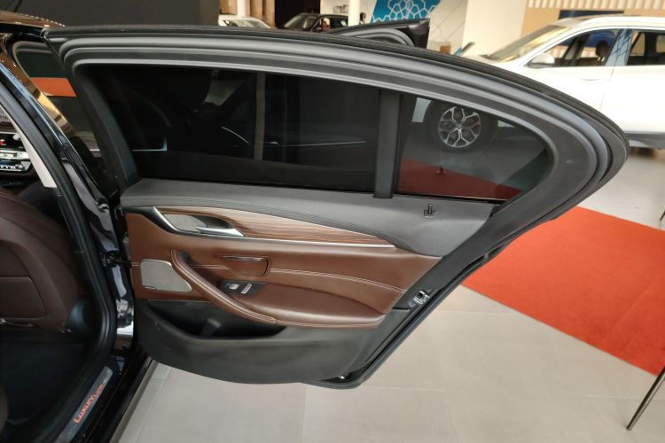 宝马5系 2019款 530Li 尊享型 豪华套装中控内饰7006