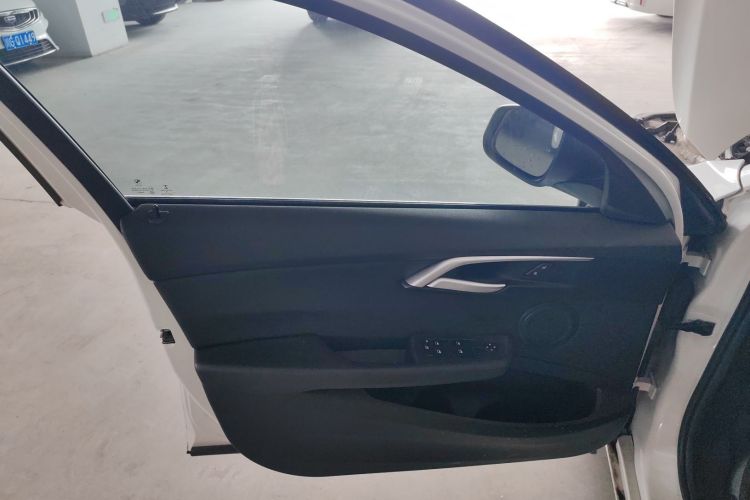 宝马1系 2019款 118i 时尚型中控内饰47