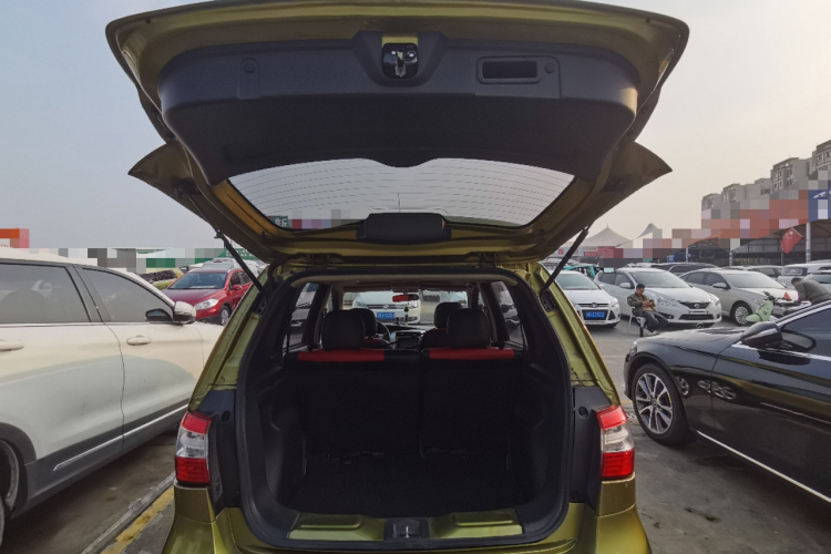 日产 骊威 2013款 劲锐 1.6XV 手动豪华版机舱底盘23