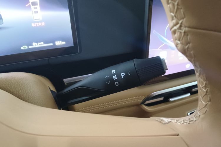 岚图汽车 岚图梦想家 2025款 PHEV 四驱卓越乾崑版局部细节18