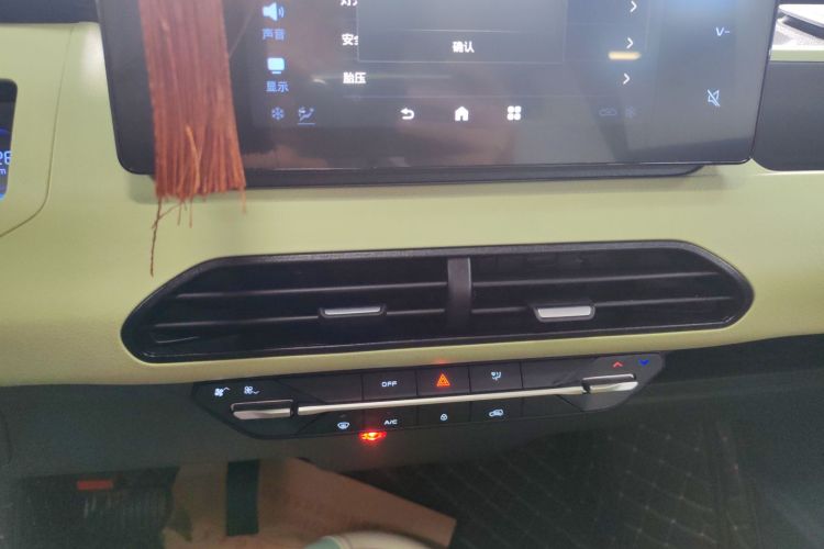 吉利银河 2024款 熊猫mini 200km 耐力熊中控内饰16