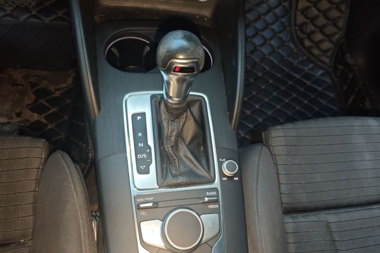 奥迪A3 2018款 30周年年型 Sportback 35 TFSI 运动型中控内饰18