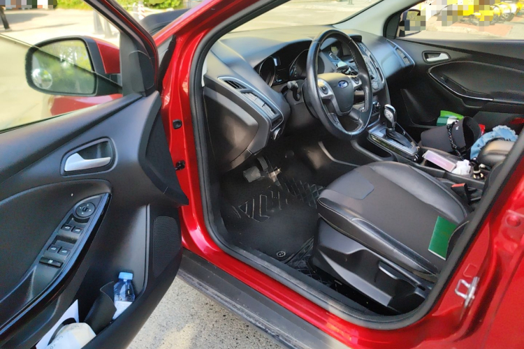 福特 福克斯 2012款 两厢 1.6L 自动风尚型中控内饰20