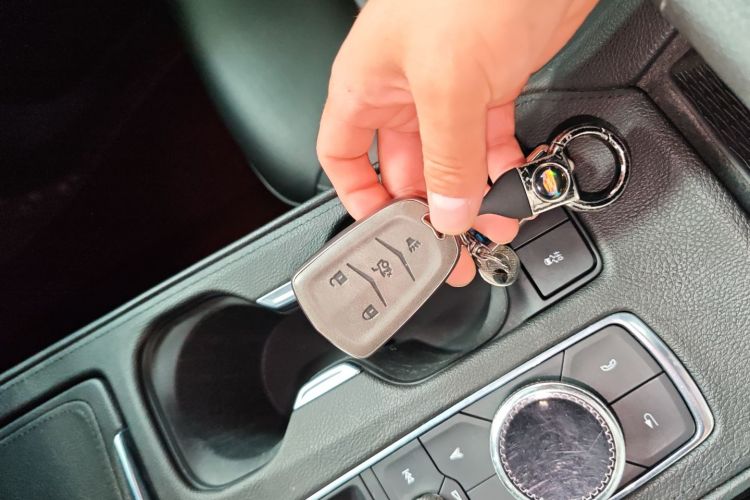 凯迪拉克XT4 2020款 改款 28T 两驱领先型中控内饰11