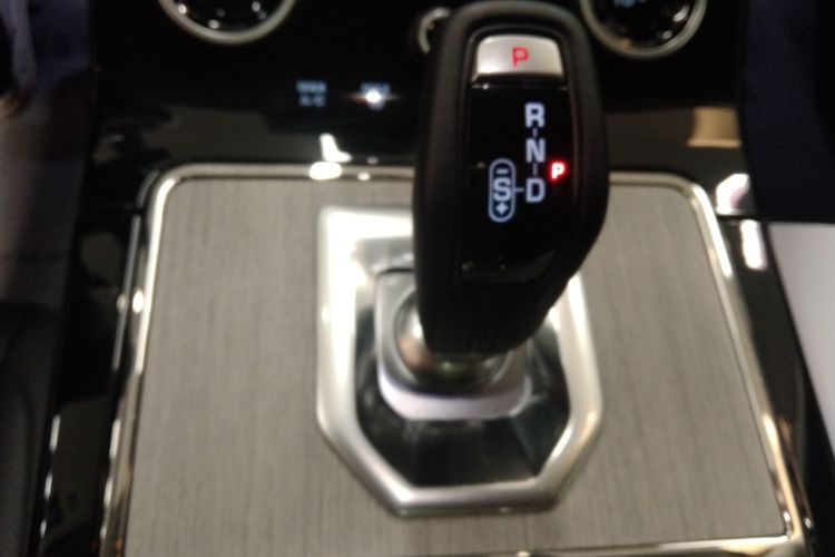 路虎 揽胜极光 2023款 极光L 249PS 豪华版中控内饰18