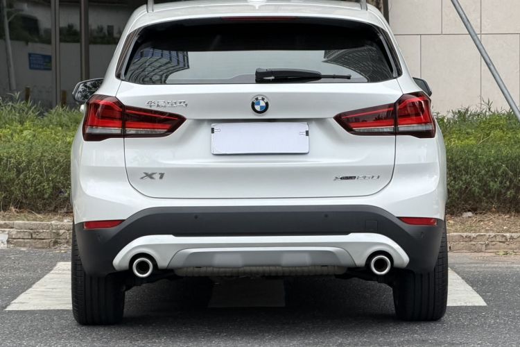 宝马X1 2022款 xDrive25Li 尊享型车身外观6