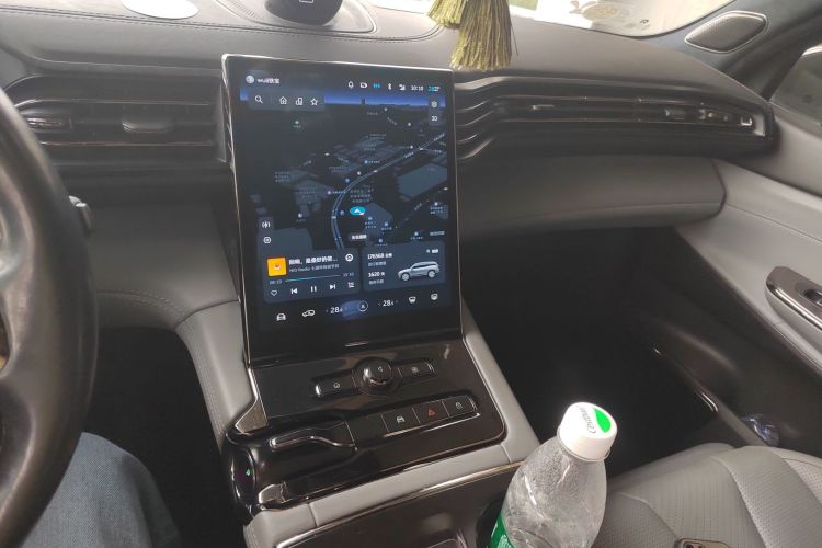 蔚来ES8 2020款 580KM 签名版 六座版中控内饰16